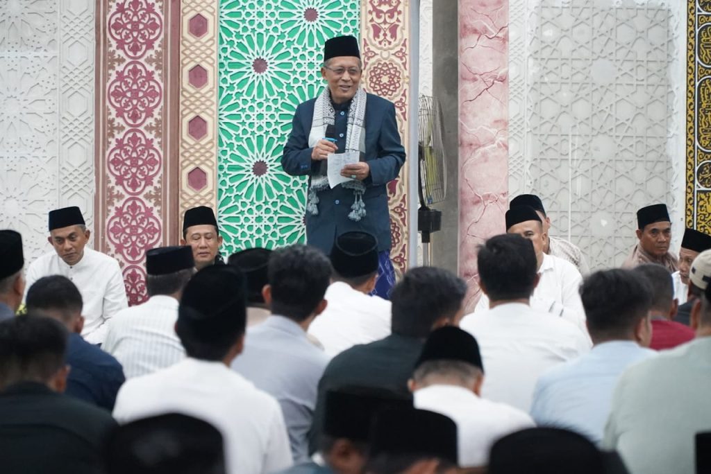 duaarahnews.com, Sengeti - Wakil Gubernur (Wagub) Jambi Drs. H. Abdullah Sani, M.Pd.I mengemukakan bahwa kebaikkan hubungan antara ulama dan umara dapat menjaga kerukunan dan persatuan masyarakat. Keduanya dapat berkolaborasi dan bersinergi untuk mewujudkan kesejahteraan umat dan kemajuan pembangunan dalam mengayomi masyarakat.